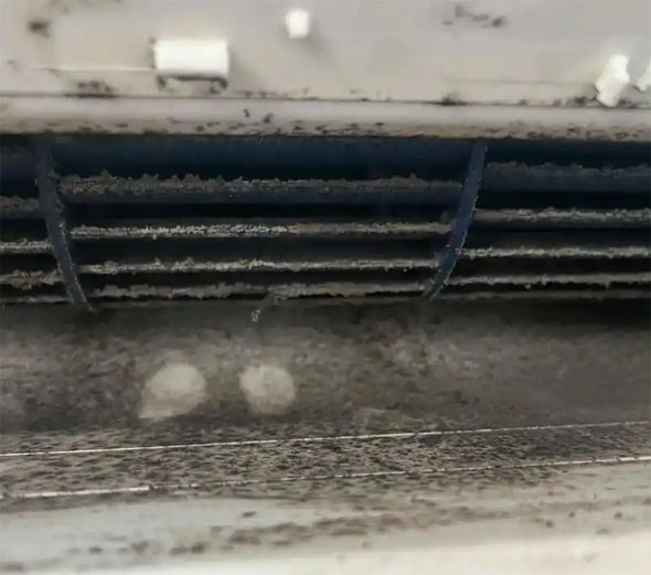 淅川空调吹的风有股烧焦味是怎么回事